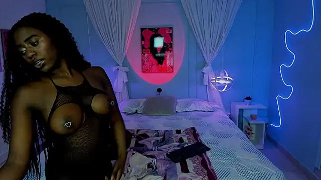 Snapshot of naomi_campell chatting on 02-05-26, 07:21 naomi campell online show from 02-05-26, 07:21