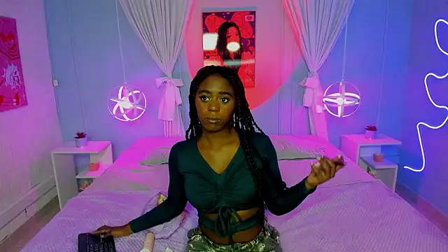 Snapshot of naomi_campell chatting on 02-26-26, 07:36 naomi campell online show from 02-26-26, 07:36