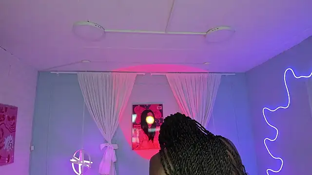 Snapshot of naomi_campell chatting on 02-16-26, 07:34 naomi campell online show from 02-16-26, 07:34