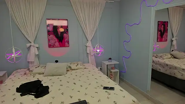 Snapshot of naomi_campell chatting on 02-09-26, 07:23 naomi campell online show from 02-09-26, 07:23