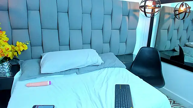 Chloekey online show from 03-06-26, 07:42