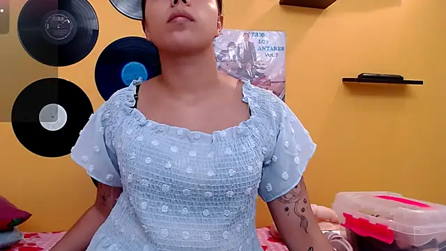 juliette18rose online show from 06-11-26, 07:44