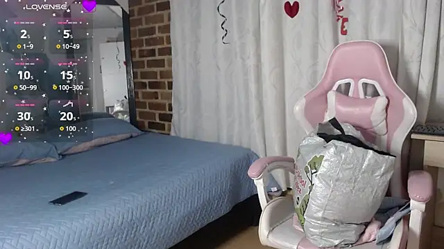 Snapshot of HannaRose- chatting on 02-19-26, 03:47 HannaRose- online show from 02-19-26, 03:47