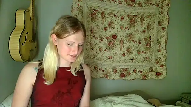 Snapshot of goddessalison chatting on 06-07-26, 01:44 goddessalison online show from 06-07-26, 01:44