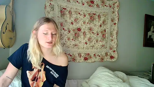 Snapshot of goddessalison chatting on 06-09-26, 11:28 goddessalison online show from 06-09-26, 11:28