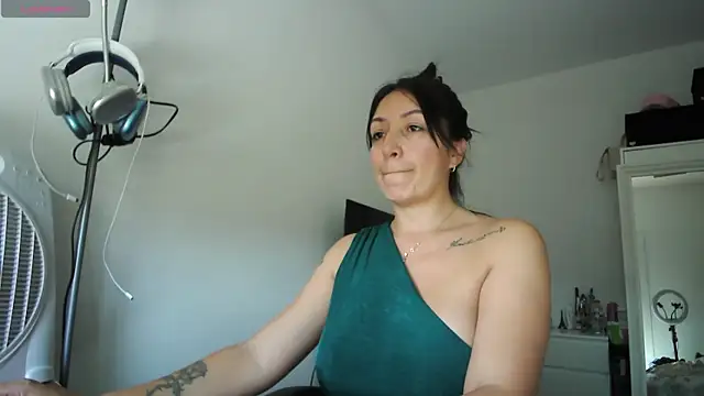 Yulian Milf online show from 06-19-26, 02:45