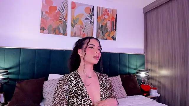 Snapshot of IrinaBlanc chatting on 06-18-26, 02:54 IrinaBlanc online show from 06-18-26, 02:54