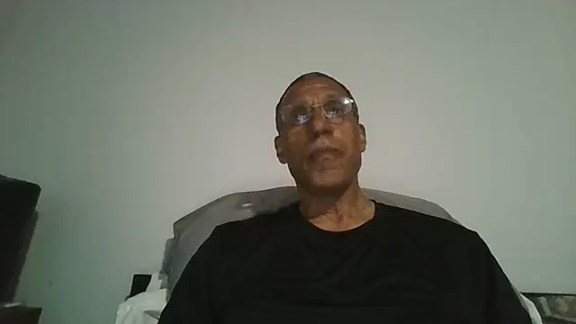 swimmer2496 online show from 06-06-26, 12:49