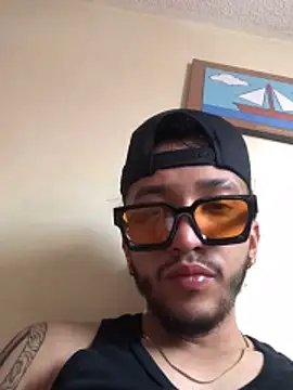 Camiloandres2405 online show from 01-18-26, 09:07