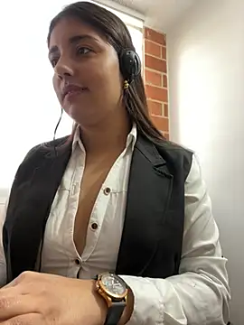 A-uroora online show from 02-08-26, 11:41