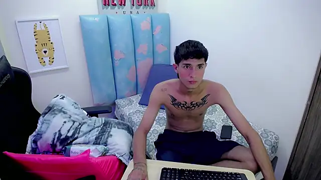 Akyra latinn online show from 04-16-26, 12:17