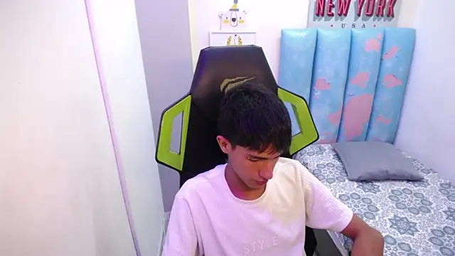 Akyra latinn online show from 04-02-26, 05:03