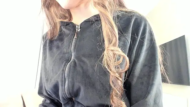 Snapshot of TreasaCrebs chatting on 02-08-26, 06:38 TreasaCrebs online show from 02-08-26, 06:38