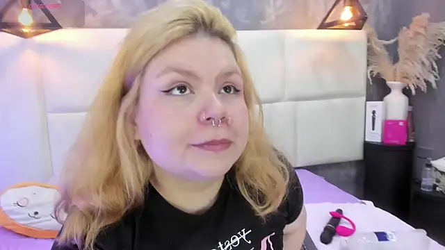 Martina armos online show from 05-14-26, 01:41