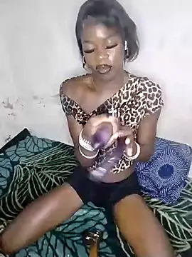 Chocolate Queenxx03 online show from 04-28-26, 05:01
