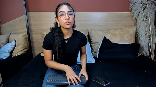 scarlett25   online show from 03-20-26, 07:59