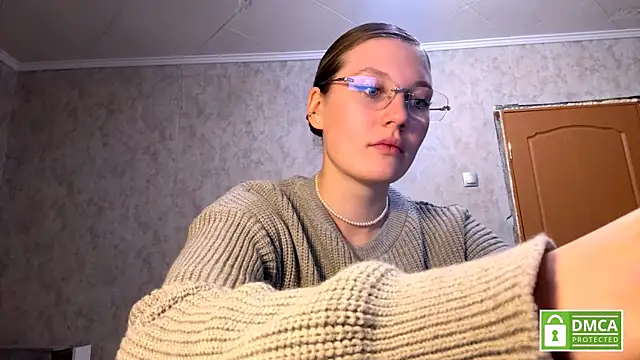 Jolievic online show from 04-12-26, 05:27