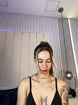 Snapshot of JuliaColemann chatting on 02-05-26, 12:23 JuliaColemann online show from 02-05-26, 12:23