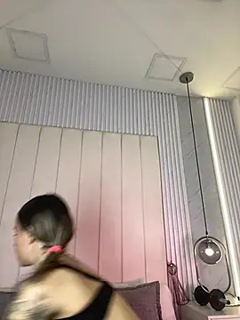 JuliaColemann online show from 05-12-26, 12:00
