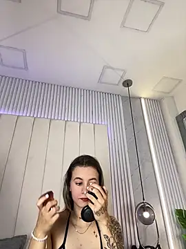 JuliaColemann online show from 04-04-26, 12:01