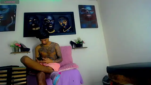 Tatoo Noah online show from 04-09-26, 01:06