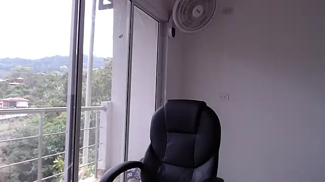 Snapshot of Yigolo__ chatting on 02-13-26, 04:40 Yigolo online show from 02-13-26, 04:40