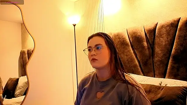 zoe hugeboobs online show from 02-05-26, 12:01