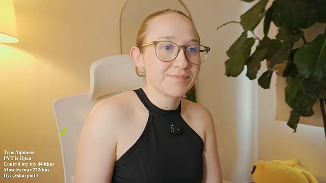 Scarlett NoirMuse online show from 05-17-26, 08:42