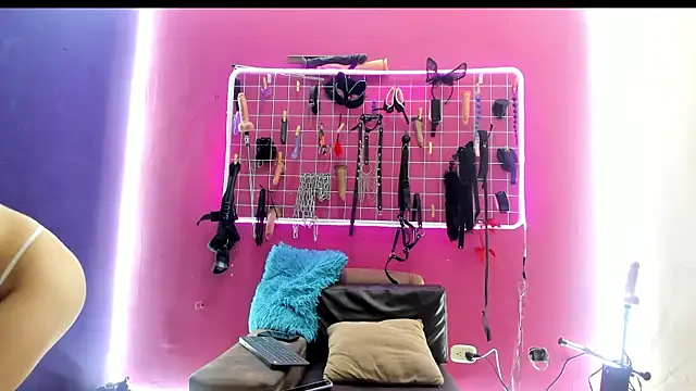 Snapshot of Slave_Melany_bdsm chatting on 05-15-26, 02:04 Slave Melany bdsm online show from 05-15-26, 02:04