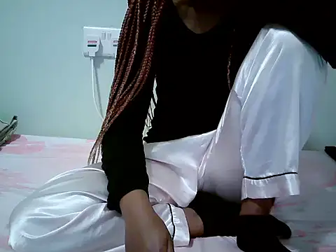 Snapshot of Oyeiyyy chatting on 03-07-26, 07:48 Oyeiyyy online show from 03-07-26, 07:48