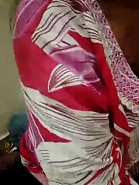 Snapshot of Ayesha_Khan1 chatting on 02-18-26, 04:54 Ayesha Khan1 online show from 02-18-26, 04:54