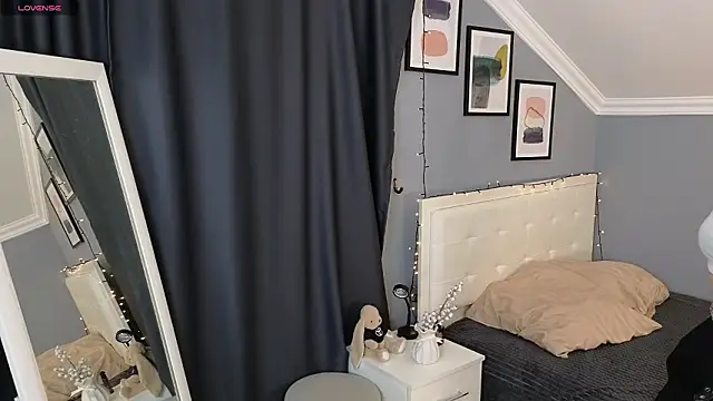 Naomi Demio online show from 03-27-26, 12:17