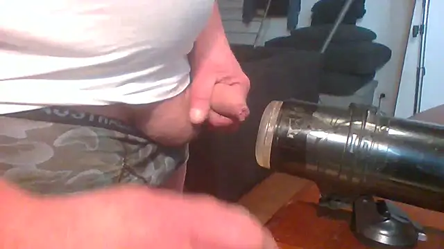 Snapshot of ludowrss chatting on 05-10-26, 12:42 ludowrss online show from 05-10-26, 12:42