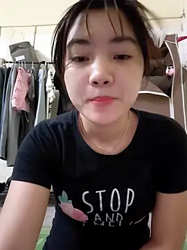 Snapshot of Pinks_cool chatting on 04-21-26, 12:34 Pinks cool online show from 04-21-26, 12:34