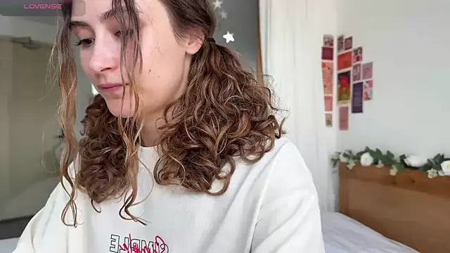 Snapshot of cutiemari chatting on 05-15-26, 05:05 cutiemari online show from 05-15-26, 05:05