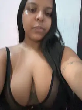 Snapshot of bella_255 chatting on 03-28-26, 06:42 bella 255 online show from 03-28-26, 06:42