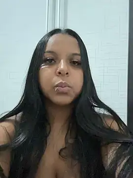 Snapshot of bella_255 chatting on 03-29-26, 11:17 bella 255 online show from 03-29-26, 11:17