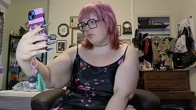 ProfaneHekate online show from 06-17-26, 06:29
