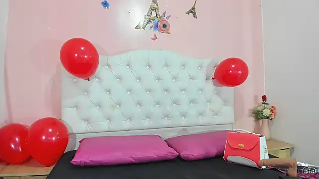 Snapshot of elianacollins23 chatting on 02-14-26, 04:02 elianacollins23 online show from 02-14-26, 04:02