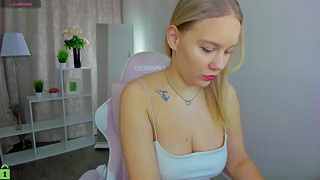 Snapshot of Vanessa_Harr1s chatting on 02-21-26, 02:02 Vanessa Harr1s online show from 02-21-26, 02:02