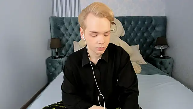 Snapshot of Je_Salvatore chatting on 02-04-26, 07:47 Je Salvatore online show from 02-04-26, 07:47