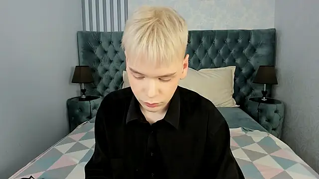 Snapshot of Je_Salvatore chatting on 02-19-26, 06:32 Je Salvatore online show from 02-19-26, 06:32