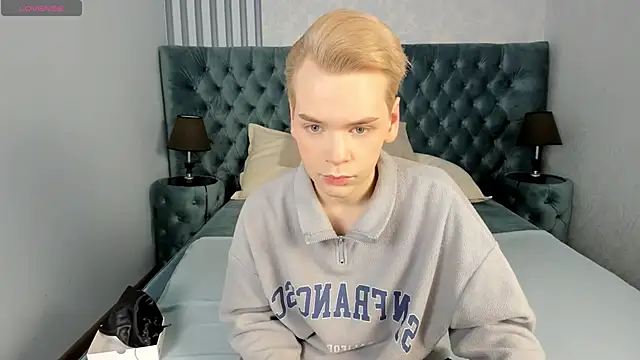 Snapshot of Je_Salvatore chatting on 02-07-26, 07:27 Je Salvatore online show from 02-07-26, 07:27