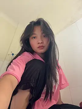 Snapshot of Lyn-be99 chatting on 02-20-26, 06:59 Lyn-be99 online show from 02-20-26, 06:59