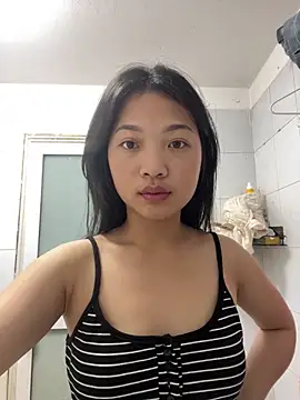 Snapshot of Lyn-be99 chatting on 03-02-26, 10:27 Lyn-be99 online show from 03-02-26, 10:27