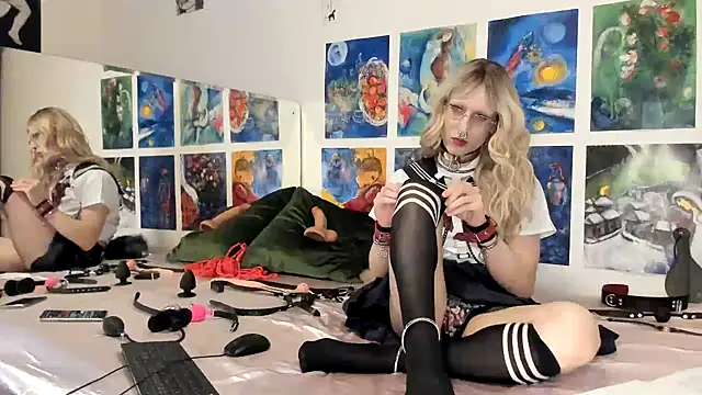 Snapshot of Miaxma chatting on 04-05-26, 05:19 Miaxma online show from 04-05-26, 05:19