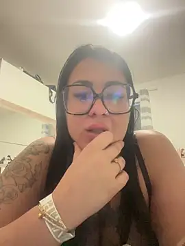 Snapshot of Melissa-suisse chatting on 02-09-26, 04:27 Melissa-suisse online show from 02-09-26, 04:27