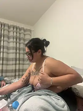 Snapshot of Melissa-suisse chatting on 02-10-26, 05:12 Melissa-suisse online show from 02-10-26, 05:12