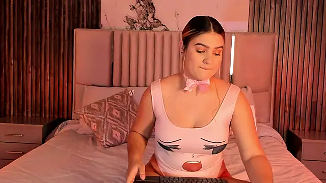 Snapshot of Liiahfontaine chatting on 02-02-26, 11:42 Liiahfontaine online show from 02-02-26, 11:42