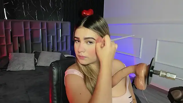 Snapshot of Liiahfontaine chatting on 02-20-26, 11:23 Liiahfontaine online show from 02-20-26, 11:23